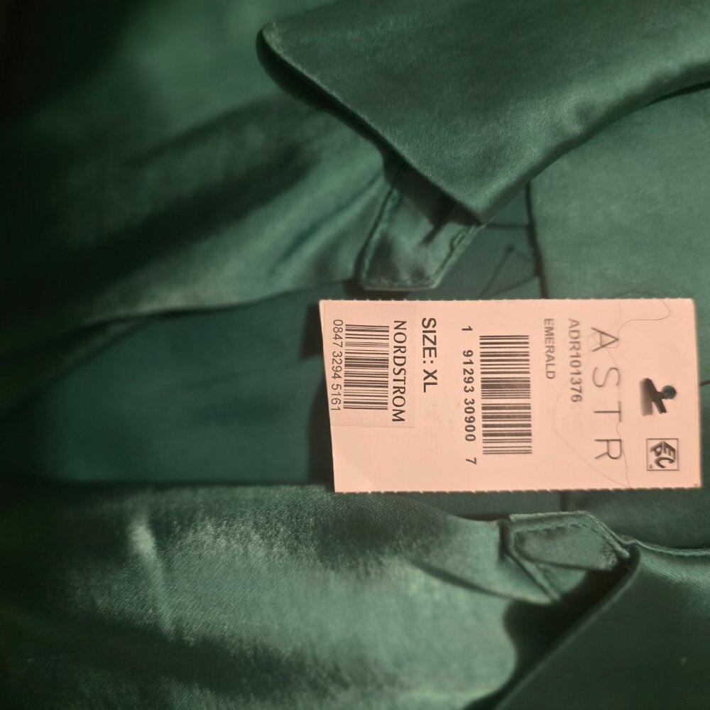 ASTR the Label Long Sleeve Satin Wrap Shirtdress – Size XL - Picture 8 of 8